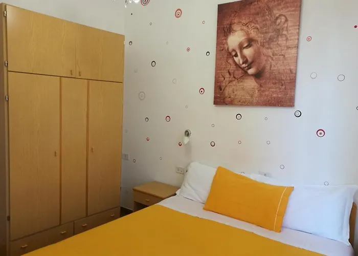 Stella فندق تول