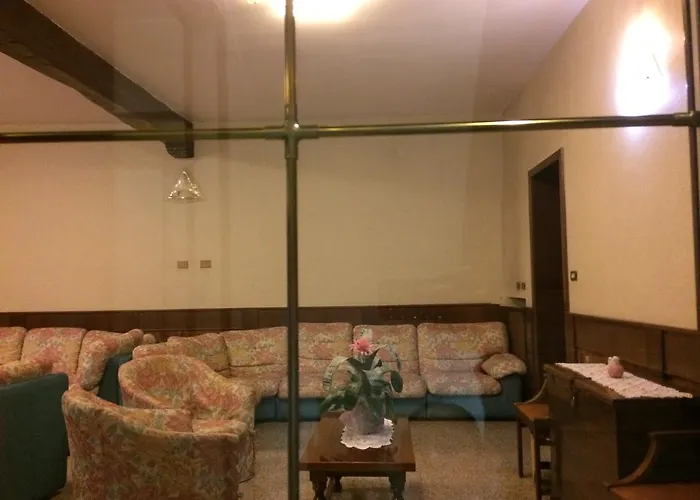 阿尔伯格斯特拉酒店 3* 托莱