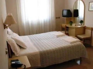 阿尔伯格斯特拉酒店 3* 托莱